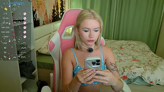 LexieLoree online show from September 26, 3:04 am