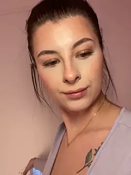 Mia-Minou online show from February 18, 2:16 pm