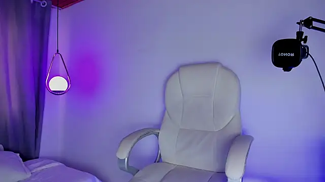 mia nevaeh online show from February 8, 9:29 pm