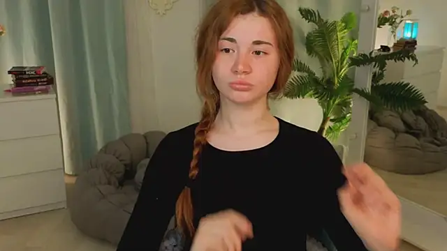 Freckle Diyana online show from June 1, 2:02 am