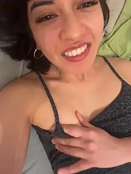 BitchyBratxxx online show from February 14, 6:32 pm