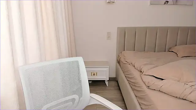 Lina Flores online show from November 4, 6:29 am