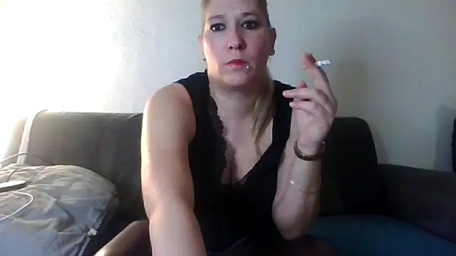 Chatonne69 online show from April 11, 7:06 pm