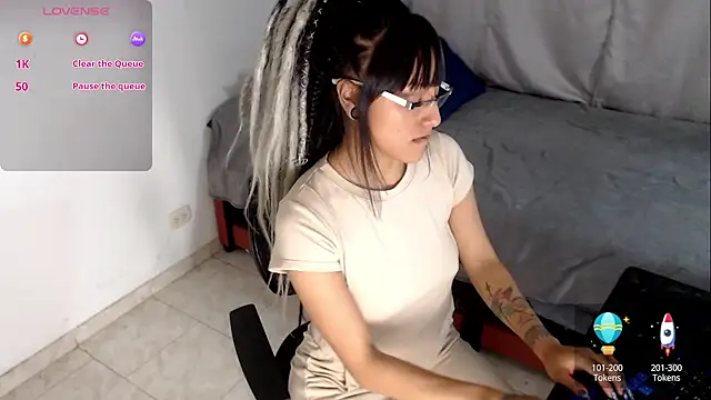 vanne summer  online show from March 25, 2:17 am