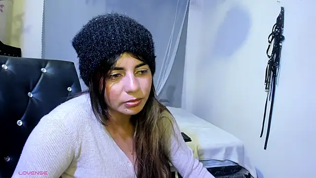 1julianasalazar online show from January 6, 11:41 pm