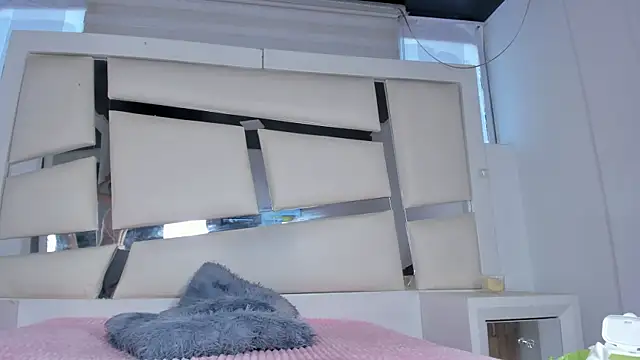 chrystal js online show from April 20, 12:52 pm