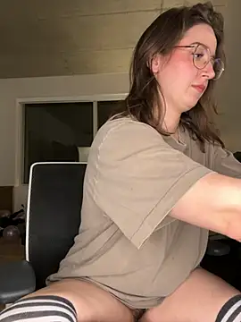 nerdynina online show from November 5, 12:05 am