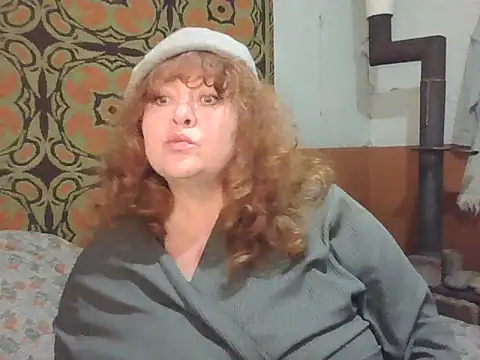 Snapshot of RoseRed69 chatting on October 3, 3:33 am RoseRed69 online show from October 3, 3:33 am