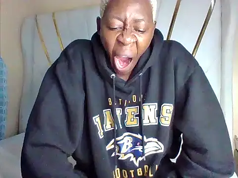 SquirtQueen16 online show from December 20, 9:19 pm