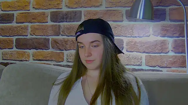 Sofia Hugs online show from July 4, 5:53 pm