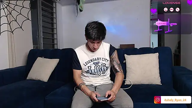 Snapshot of ashely_ryan24 chatting on October 18, 12:03 am ashely ryan24 online show from October 18, 12:03 am
