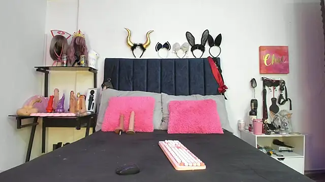 emmily giraldo online show from February 5, 1:03 pm