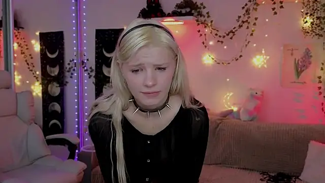 Moonlight Mia online show from October 25, 11:22 pm