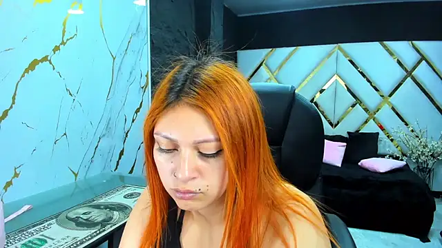 Emmily Walker online show from November 8, 3:00 am