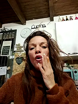 vampvanna23 online show from December 16, 10:37 pm