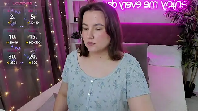 FeralPeach online show from October 26, 5:47 am