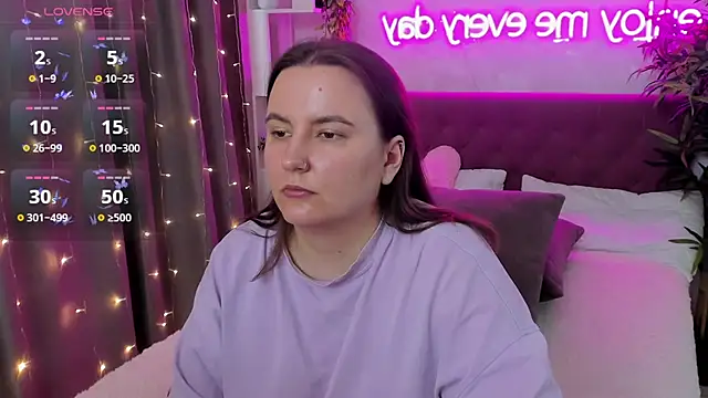 FeralPeach online show from April 18, 7:11 am