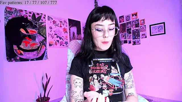 Snapshot of _Insomnia__ chatting on October 4, 11:20 pm Insomnia online show from October 4, 11:20 pm