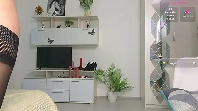 Molliblum online show from April 5, 2:27 pm