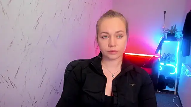 holly xglam online show from March 23, 8:26 pm