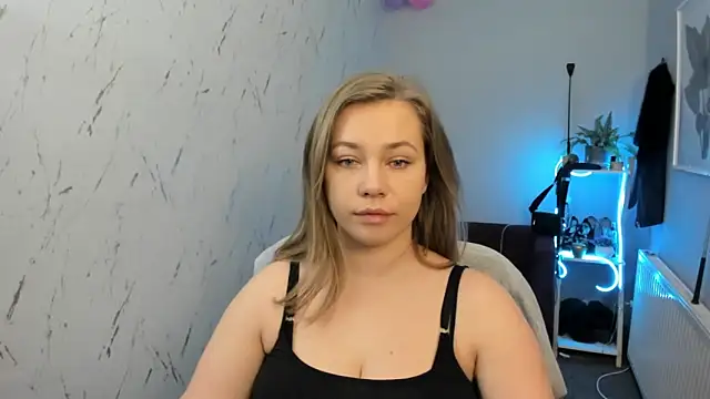 holly xglam online show from February 15, 6:18 pm