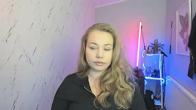 holly xglam online show from October 15, 6:21 pm