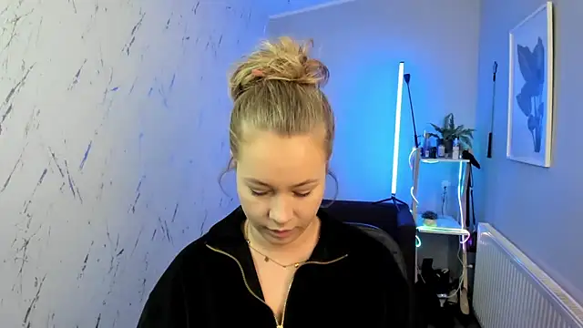 holly xglam online show from October 1, 5:07 pm