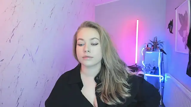 holly xglam online show from October 17, 6:55 pm