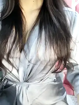 Snapshot of _Linez_ chatting on October 29, 5:26 pm  Linez  online show from October 29, 5:26 pm