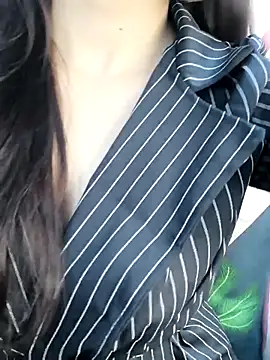 Snapshot of _Linez_ chatting on September 27, 8:05 pm  Linez  online show from September 27, 8:05 pm