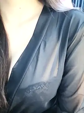 Snapshot of _Linez_ chatting on October 30, 5:36 pm  Linez  online show from October 30, 5:36 pm