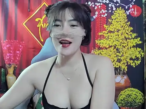 Julie nguyen online show from February 28, 9:20 am