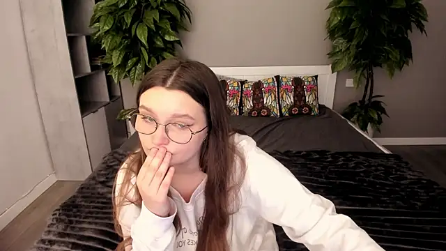 MagicPeachh  online show from November 20, 1:34 pm