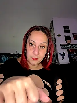 Snapshot of DeeLight124 chatting on October 28, 12:22 pm DeeLight124 online show from October 28, 12:22 pm