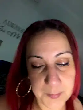 Snapshot of DeeLight124 chatting on October 10, 6:40 am DeeLight124 online show from October 10, 6:40 am