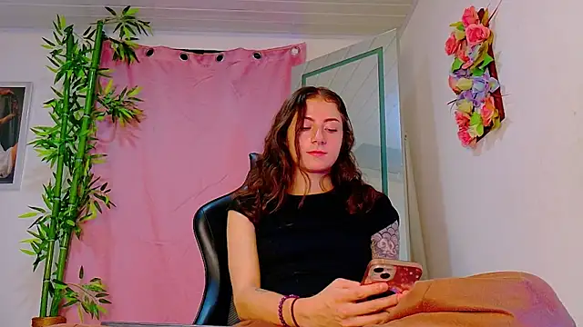 scarlet-jonesx online show from June 5, 12:04 am