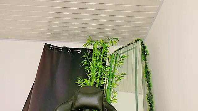 scarlet-jonesx online show from December 13, 11:43 pm