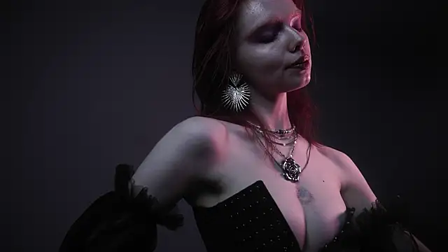 ginger hugs online show from June 3, 10:15 pm