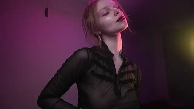 ginger hugs online show from November 28, 10:13 pm