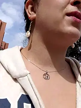 LisbethMoore  online show from April 8, 1:57 pm