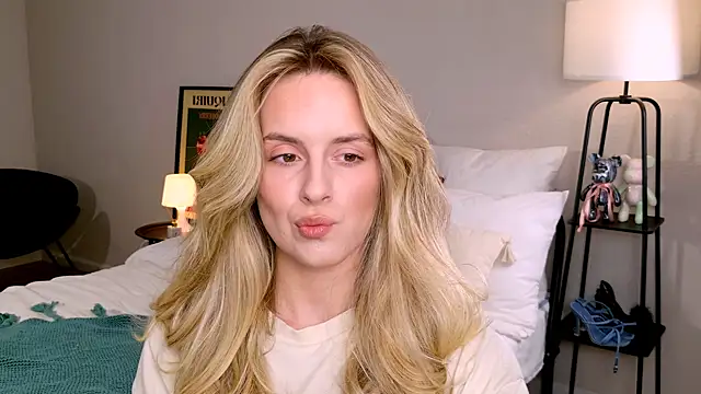 RozzitaBedberry online show from October 27, 1:50 pm