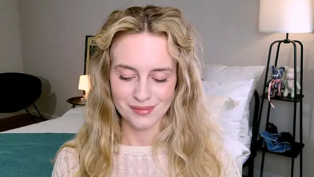 RozzitaBedberry online show from October 9, 1:04 pm