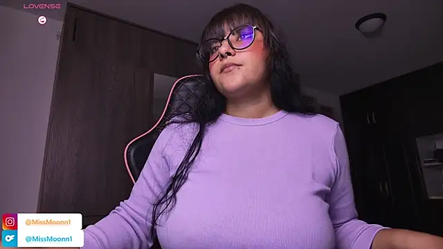 Steph moon  online show from October 11, 8:55 pm