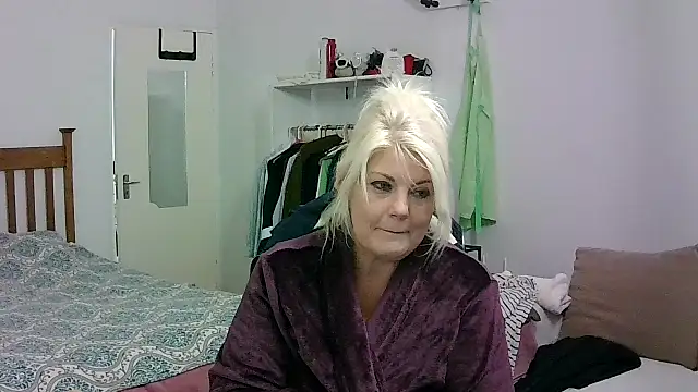 Miahotmilf online show from May 9, 5:04 pm