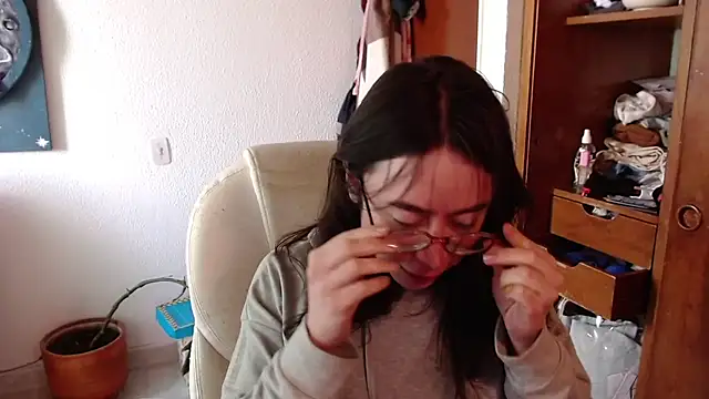 emily pearl  online show from January 9, 2:54 pm