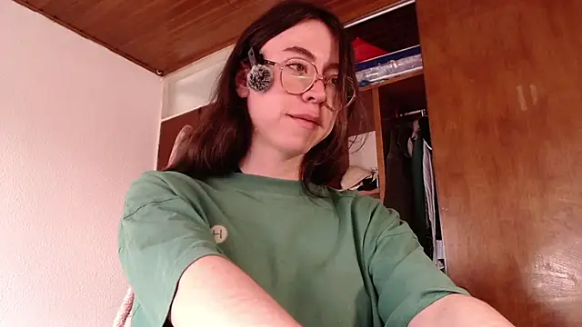 emily pearl  online show from November 20, 6:42 pm