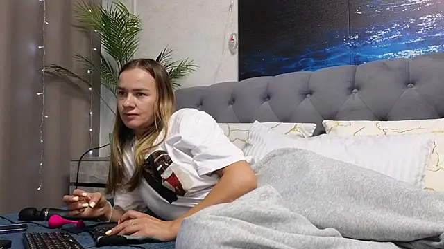 Strip-Lady online show from July 20, 1:35 pm
