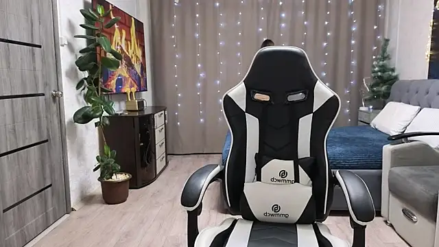 Strip-Lady online show from December 17, 2:32 pm