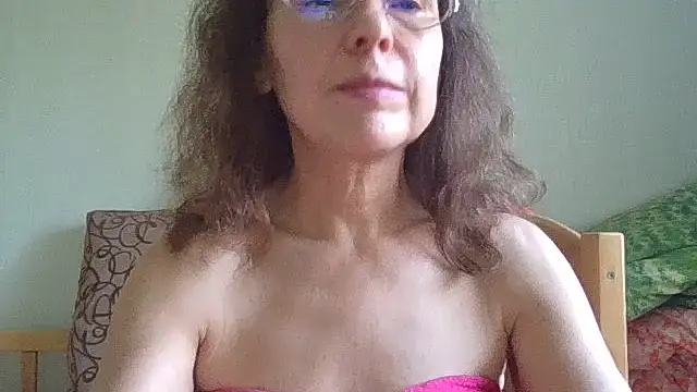HollyJewel online show from June 30, 11:20 am