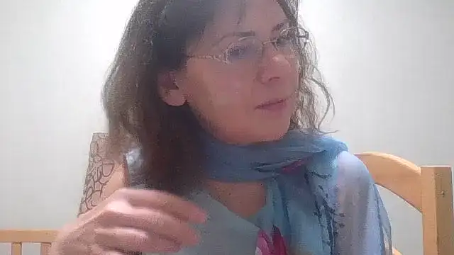 HollyJewel online show from December 5, 6:42 pm